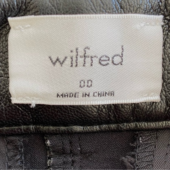 Aritzia Babaton Limerick high-waisted vegan leather shorts. 🖤 - Picture 8 of 9